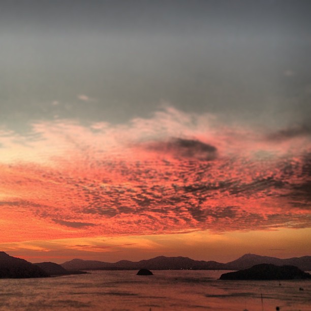 No filter… This weeks office! @wonderlandmag @andrewsav1s @bacallassociates #sripanwa #thailand #nofilter #sunset