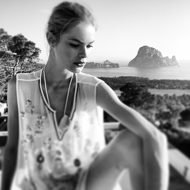 @jessgoldxx gorg day at work… @river_island @arietawho