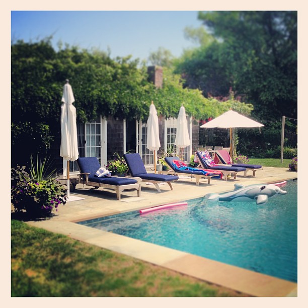 La masion du bonheur with @juliarestoin @robertkonjic @romy_andthebunnies #happines