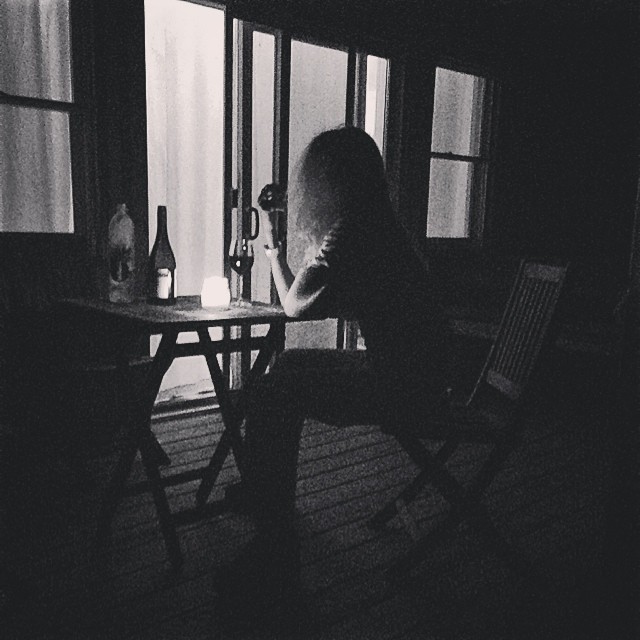 Late night girl with a broken hand @laurabaileylondon